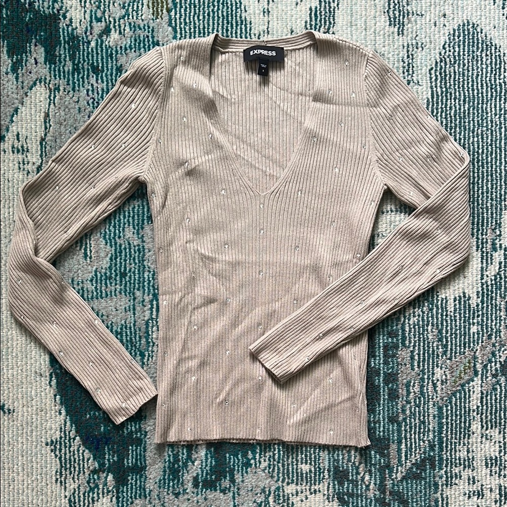 Express Cream V-Neck Sweater with Ribbed Cuffs